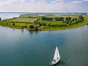 Teambuilding-Reise Holland: Ihre eigene Insel 30 km unterhalb von Rotterdam (750 km von Luzern)